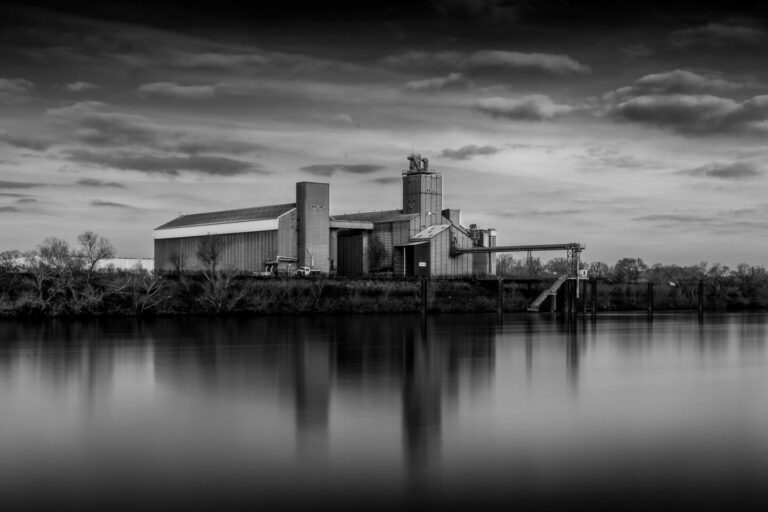 Architecture industrielle. Usine Arterris Beaucaire